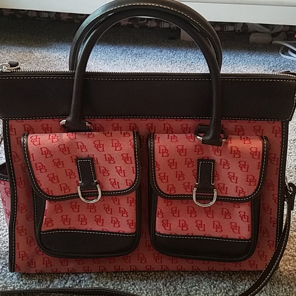AUTHENTIC Like New - Dooney & Bourke purse